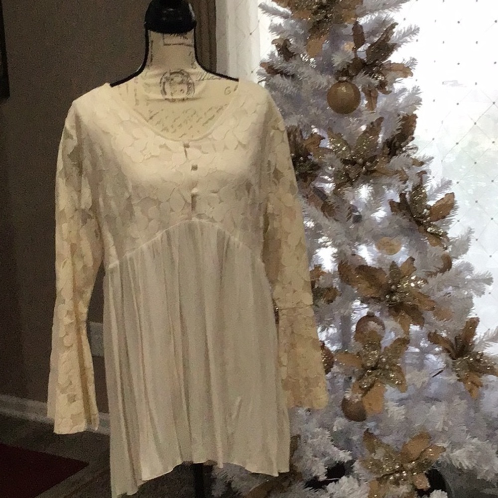 Lace yoke ivory tunic
